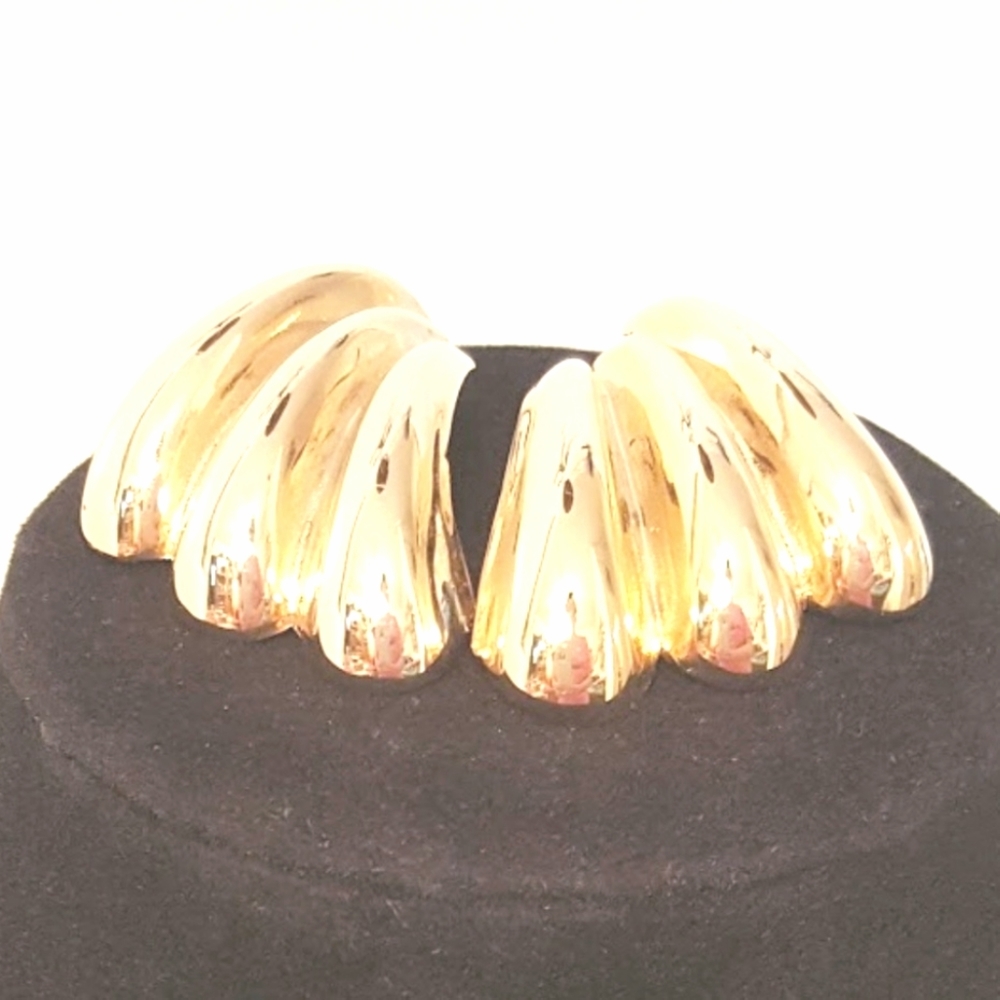 Nice Gold tone bold statement earrings Pre-owned